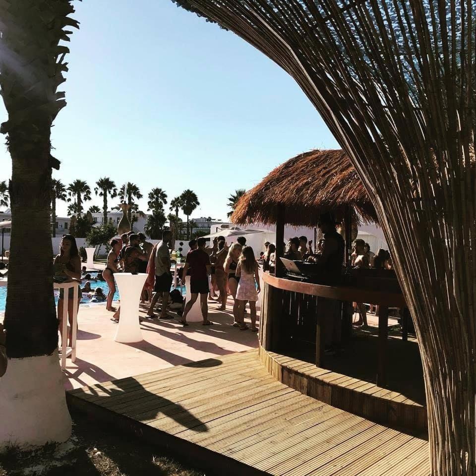 Black Amber Boutique Hotel لامبي المظهر الخارجي الصورة
